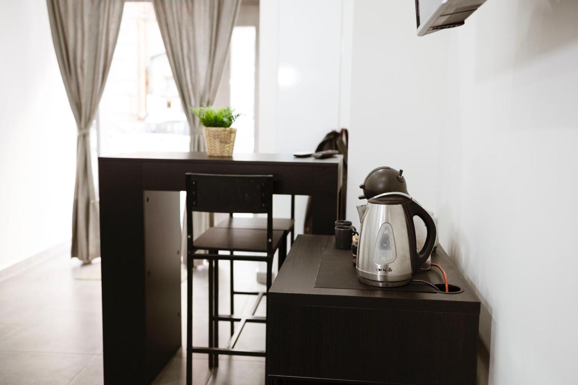 Studio 116, Host Apartments Наполи Екстериор снимка